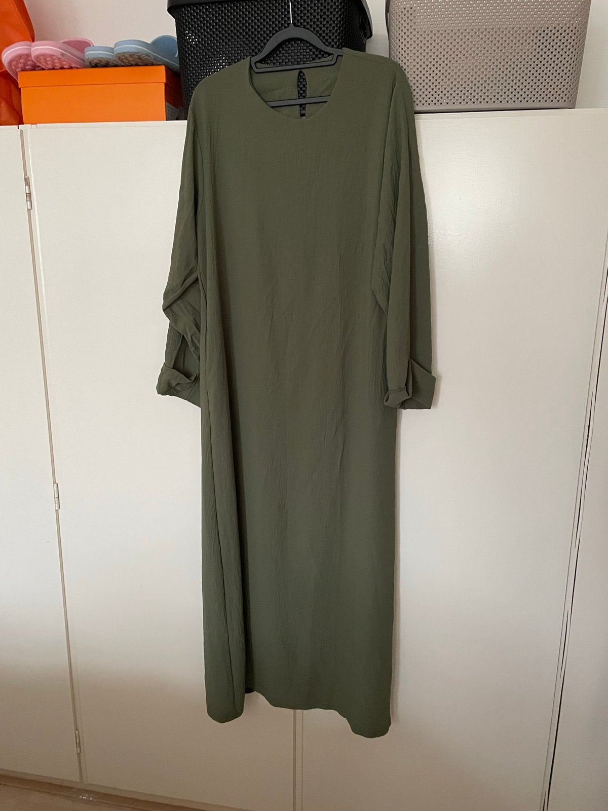 Mooie olijfgroene maxi jurk, maat 44-46, Kleding | Dames, Maat 46/48 (XL) of groter, Ophalen of Verzenden, Zo goed als nieuw, Onder de knie