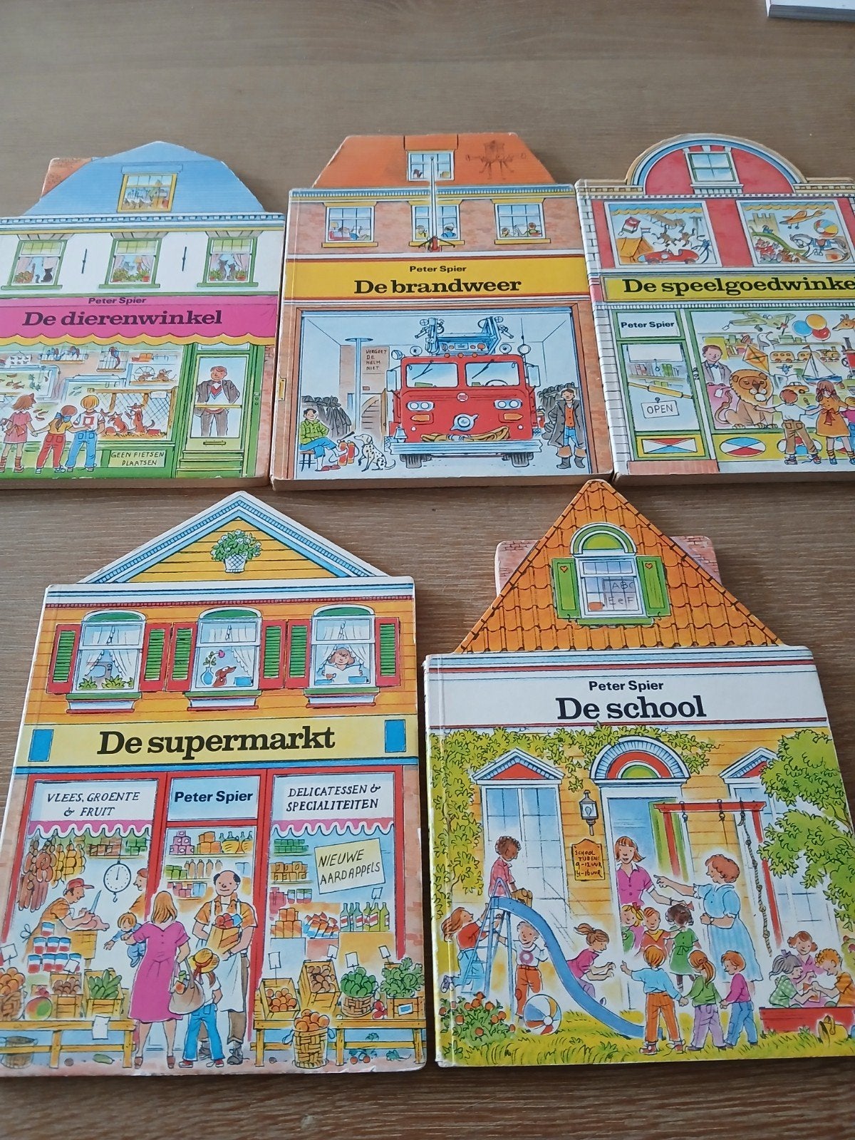Peter Spier Het Dorp Boekjes 5 delen, Gelezen, Fictie algemeen, Jongen of Meisje, Ophalen of Verzenden