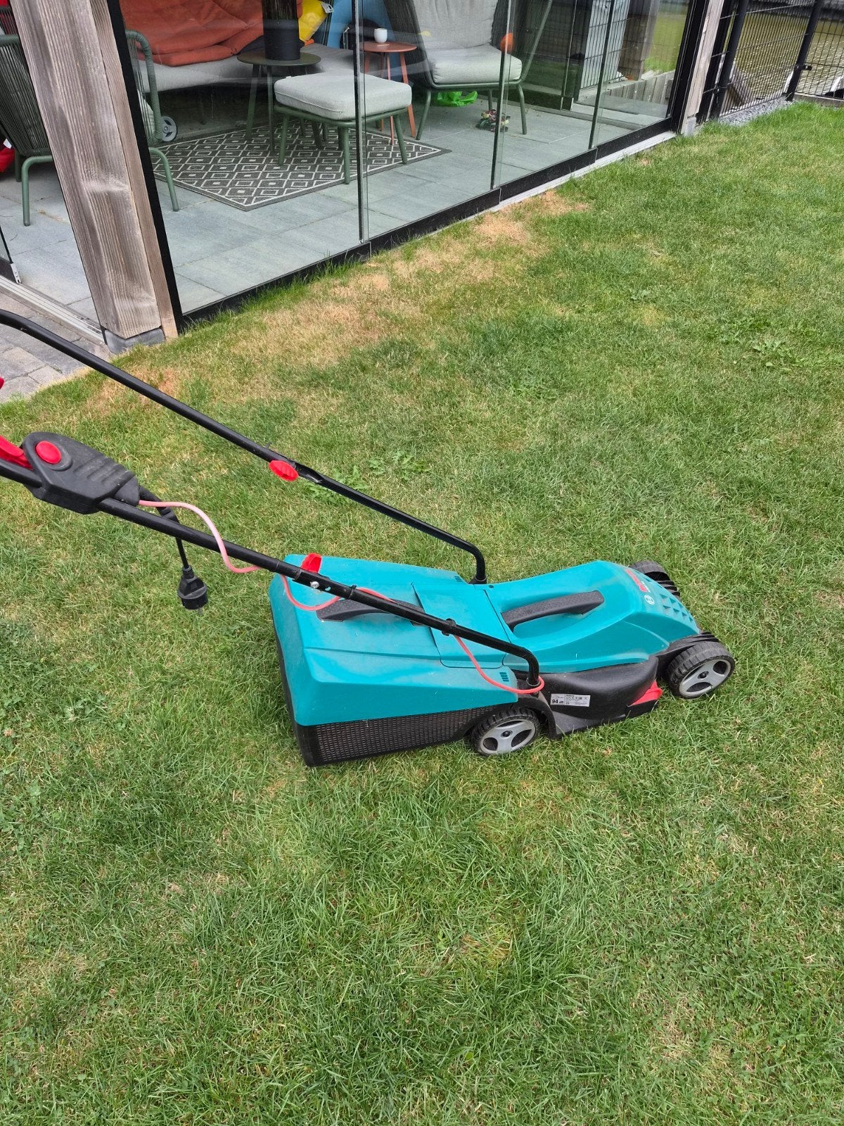 bijna gratis  Bosch ARM 32 elektrische grasmaaier, Ophalen, Cirkelmaaier, Gebruikt, Elektrische grasmaaier
