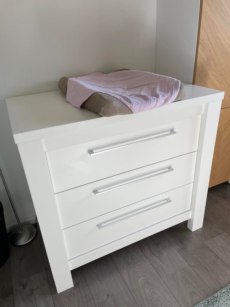 Witte commode babykamer, Kinderen en Baby's, Kinderkamer | Commodes en Kasten, Ophalen, Gebruikt, 50 tot 70 cm, 100 cm of meer
