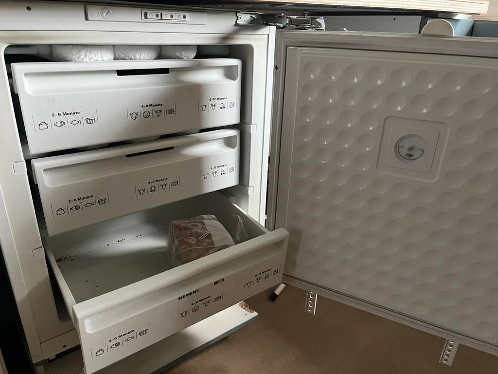 GRATIS Siemens koelkast, vriezer en afzuigkap (2001), 60 cm of meer, 100 tot 150 liter, Ophalen, 85 tot 120 cm