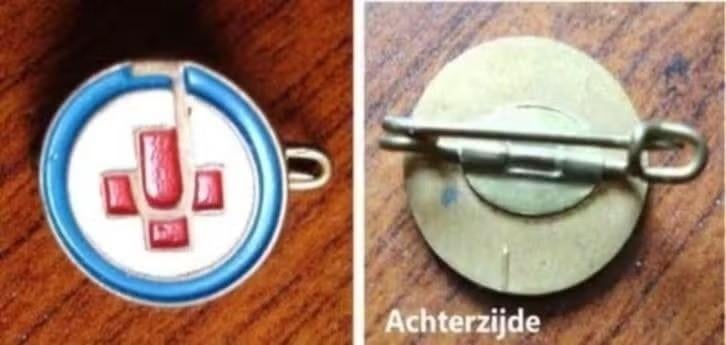 Oude vestspeld/insigne, Jeugd Rode Kruis Belgie., Verzenden, Zo goed als nieuw, Overige onderwerpen, Speldje of Pin