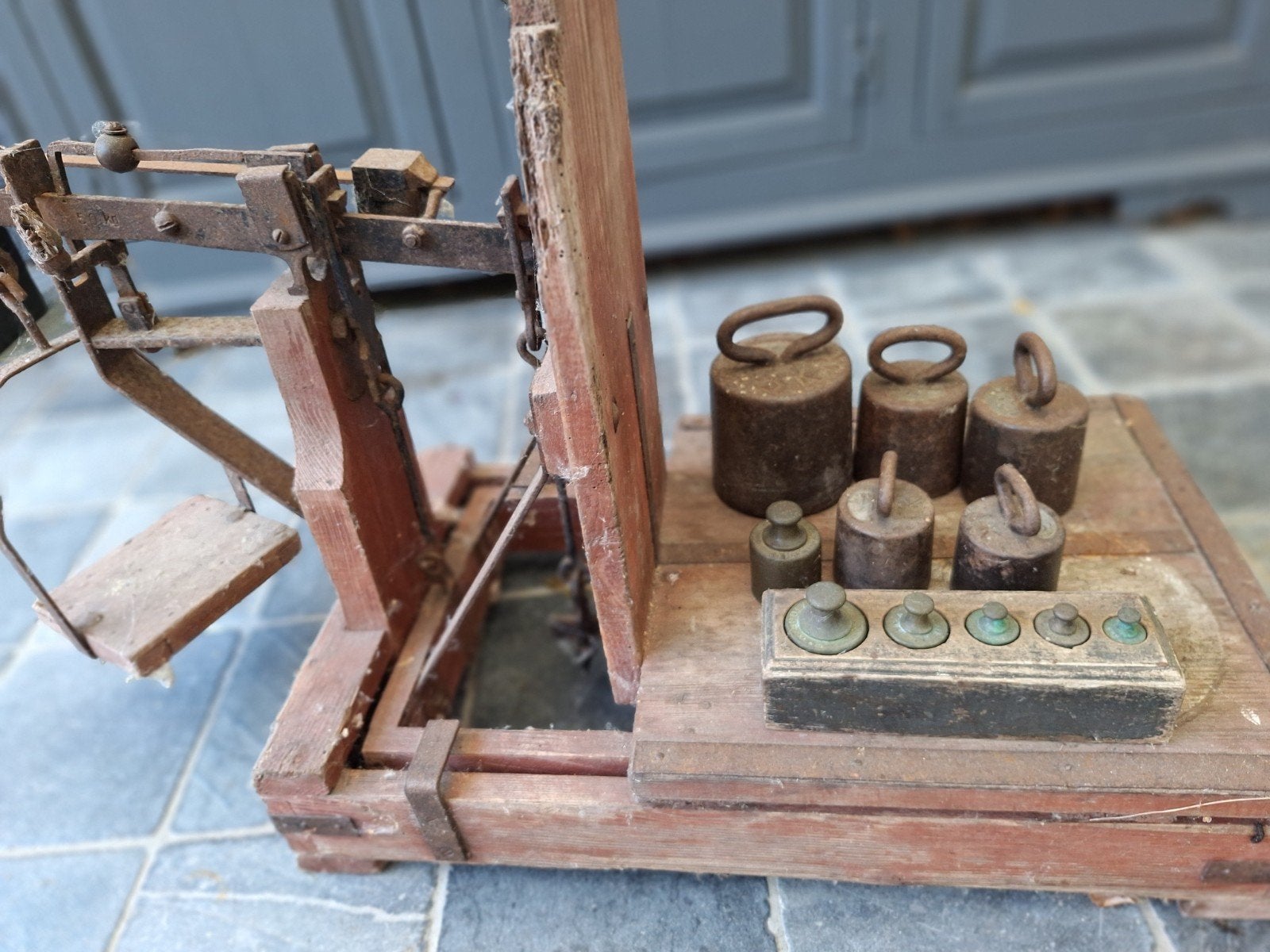Bascule  met gewichten en mand, Antiek en Kunst, Ophalen