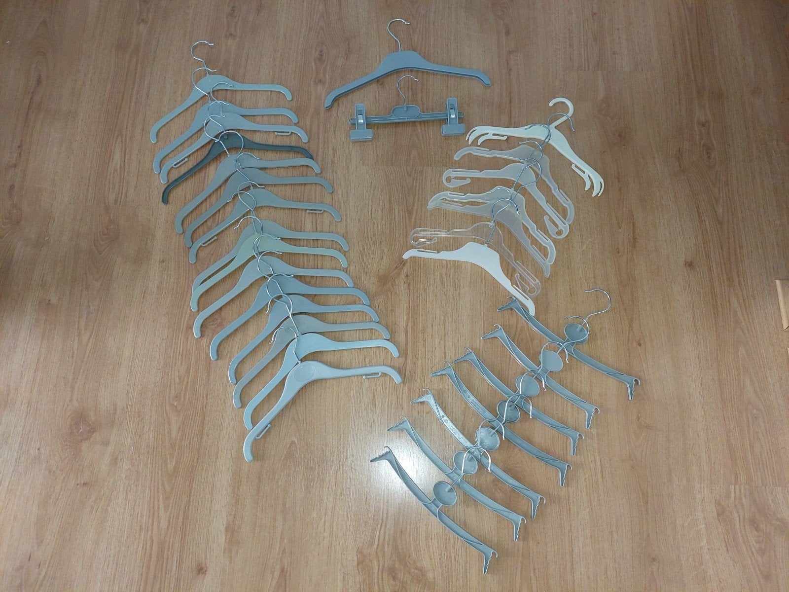 Heel veel verschillende kinderkleding hangers
15 gewone han, Ophalen of Verzenden, Zo goed als nieuw, Jongen of Meisje