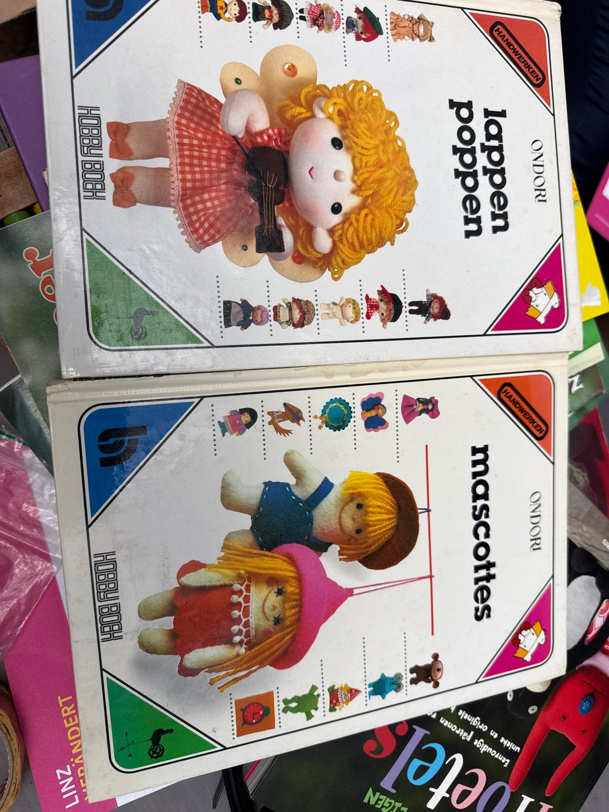 2 boeken: Lappen poppen en Mascottes naaien ondori, Ophalen of Verzenden, Gelezen, Poppen maken, Geschikt voor kinderen