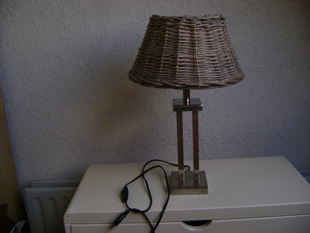 tafel schemerlamp met rieten kap chrome poot 51hx18br onder, Huis en Inrichting, Lampen | Tafellampen, 50 tot 75 cm, Ophalen of Verzenden
