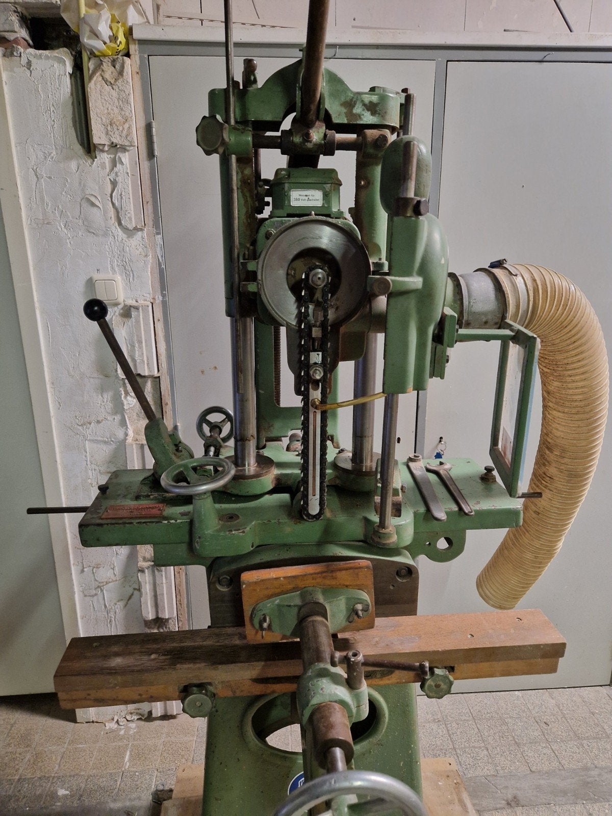 Te koop kettingfrees machine  voor hout merk Fezer., Doe-het-zelf en Verbouw, Ophalen, Gebruikt