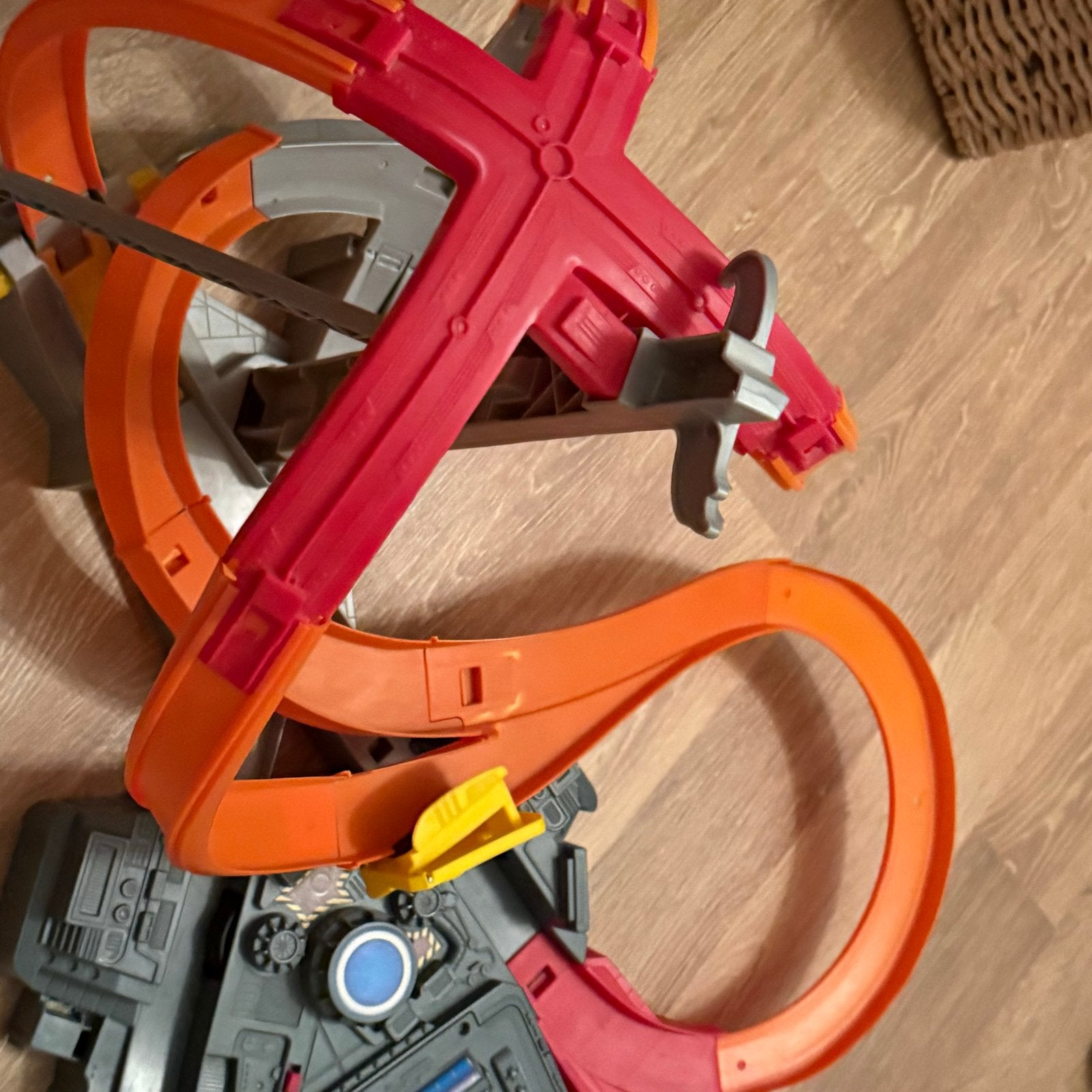 Hot Wheels Spin Storm Track Set + 2 auto’s, Ophalen of Verzenden, Gebruikt