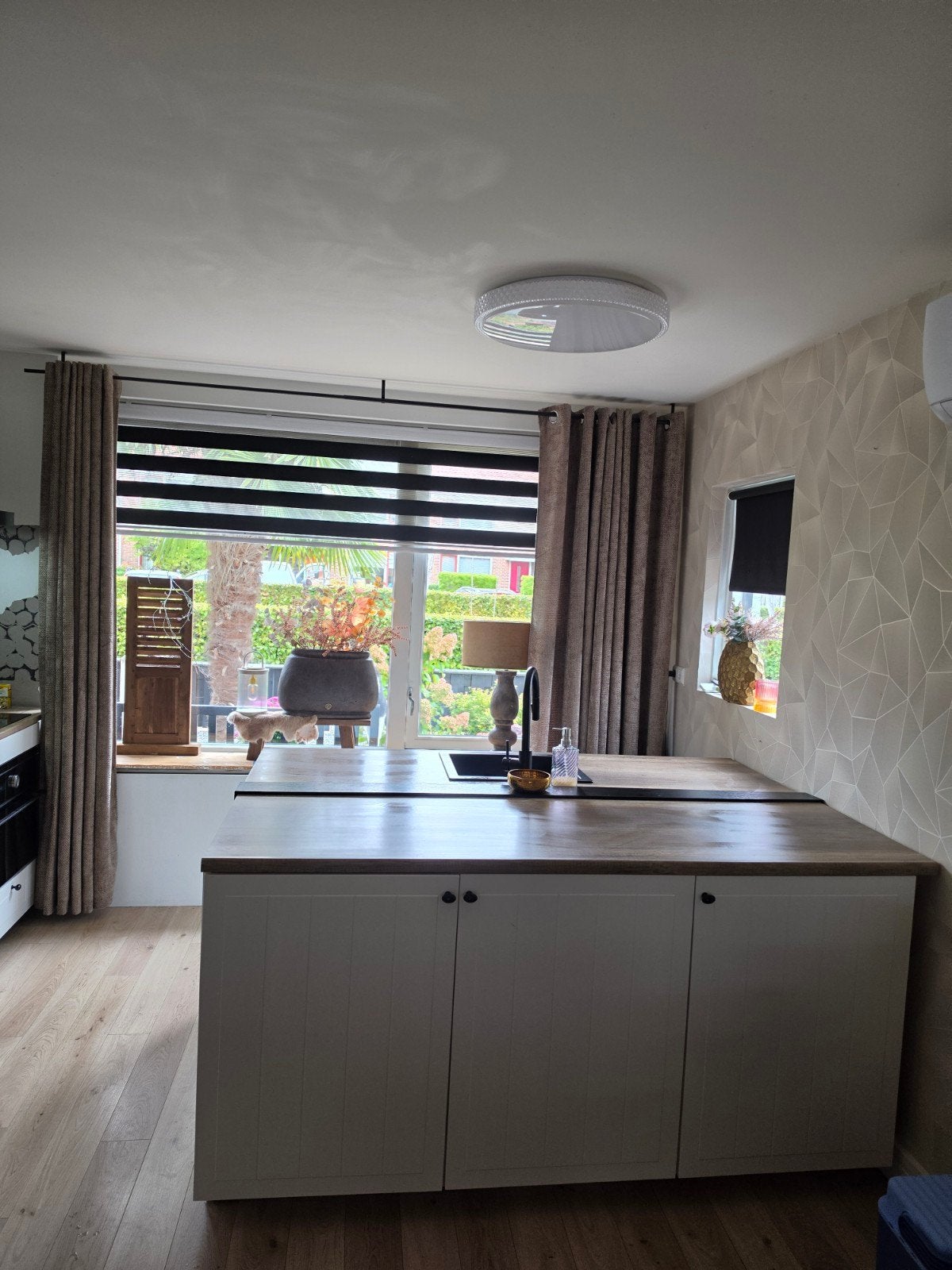 Moderne keuken met eiland en inbouwapparatuur, Ophalen, Gebruikt, 4 kookzones, Inbouw