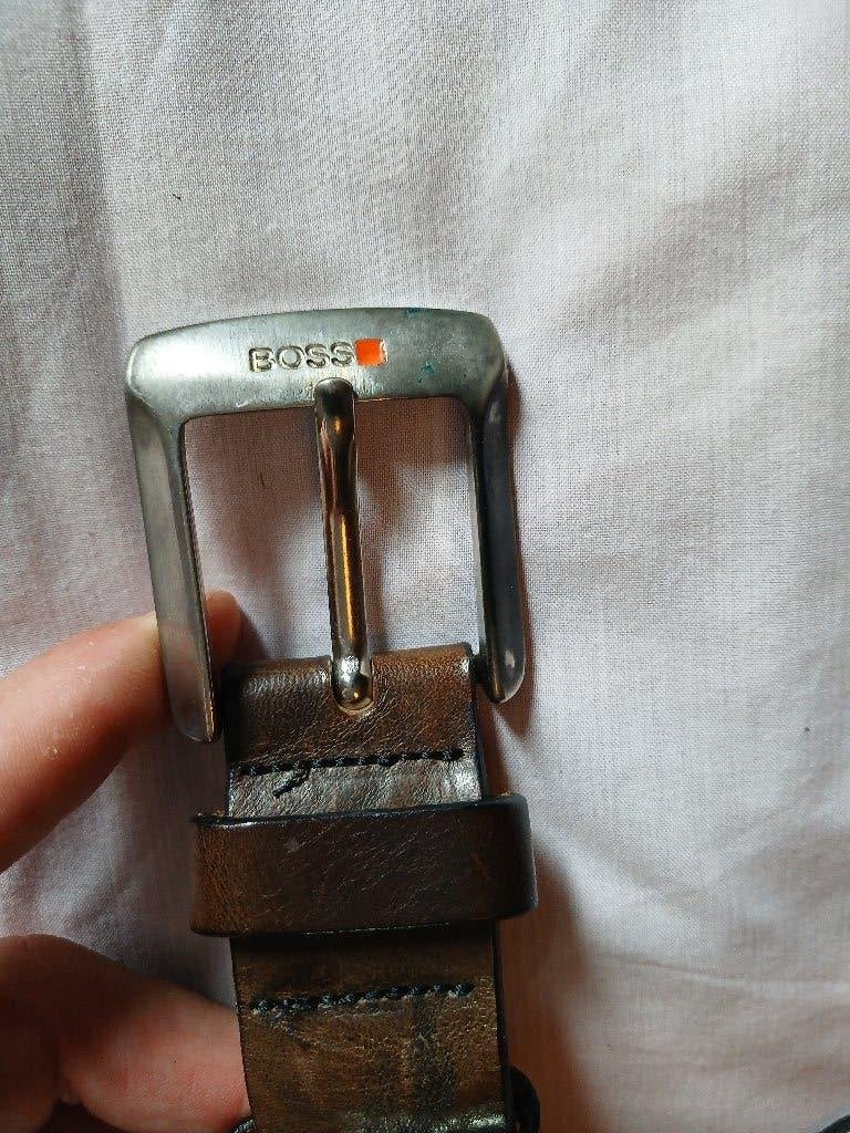 mooie leren gladde bruine riem van Hugo Boss, Kleding | Heren, Riemen en Ceinturen, 95 tot 105 cm, Bruin, Echt leder, Ophalen of Verzenden