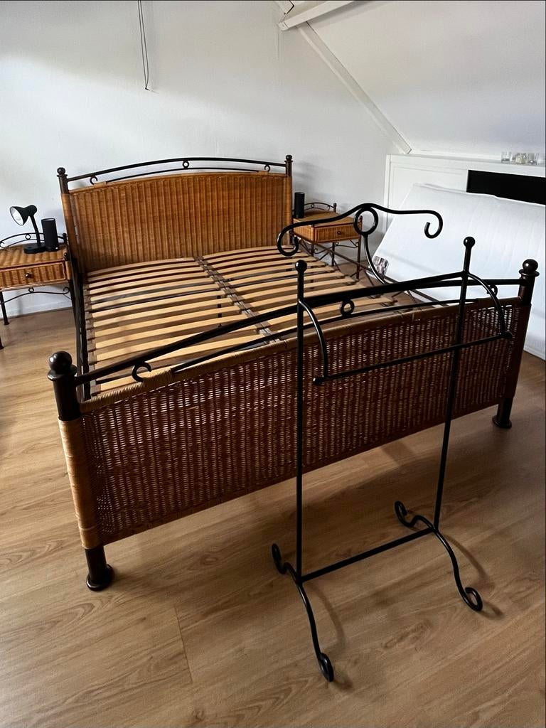 Compleet bed met 2 nachtkastjes en dressboy, Ophalen, Gebruikt