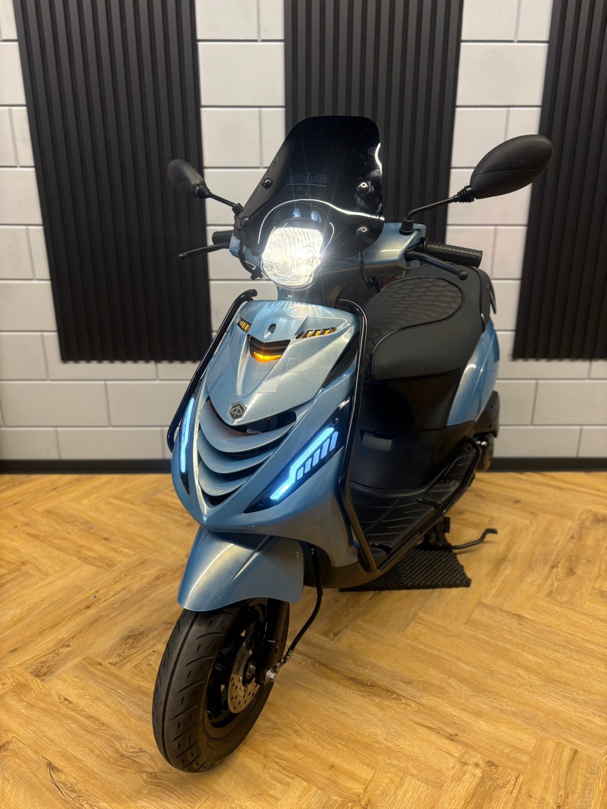 PIAGGIO ZIP 4T 3V SNOR/BROM 2023 FULL OPTION 1664 KM ACTIE!!, Maximaal 45 km/u, Zip, Ophalen of Verzenden, Zo goed als nieuw