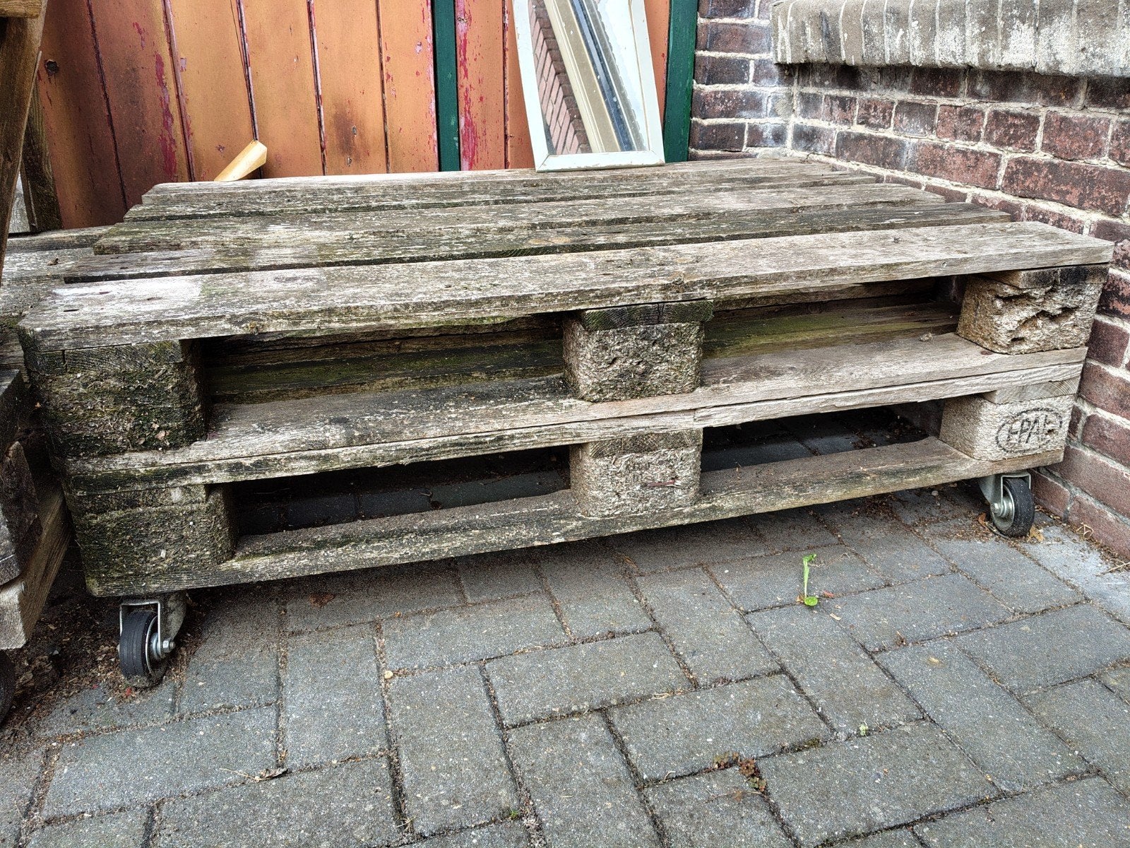Palletbank op wielen + pallettafel op wielen, Ophalen, Gebruikt, Hout
