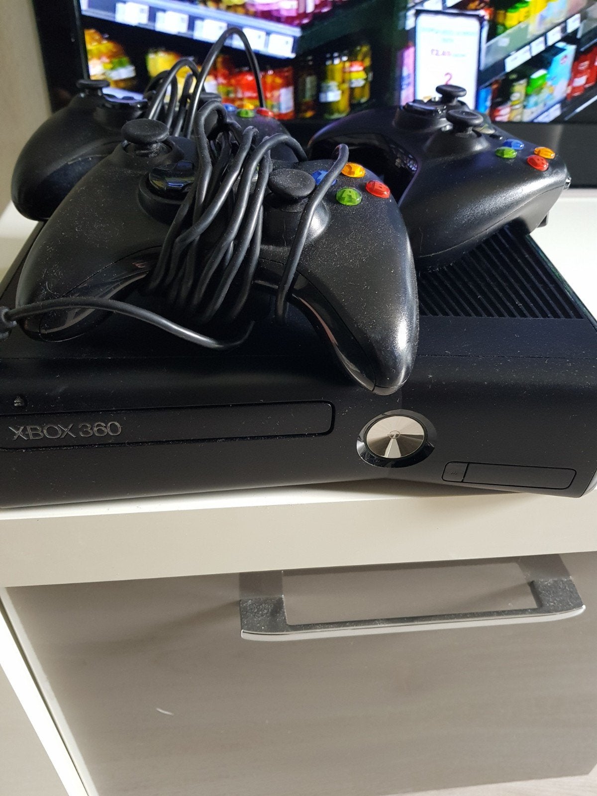 Xbox 360 met 3 controllers en 2 Call of Duty games, Ophalen, Gebruikt, Vanaf 18 jaar, Shooter