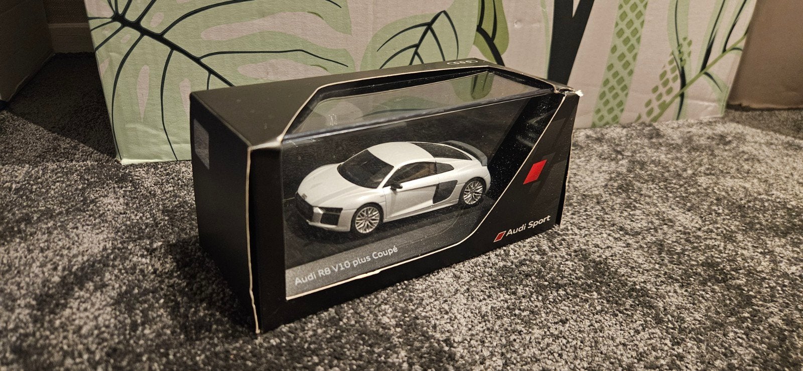 Dealer schaalmodel Audi R8 V10 Plus Coupé, Ophalen of Verzenden, Zo goed als nieuw, Auto, Overige merken