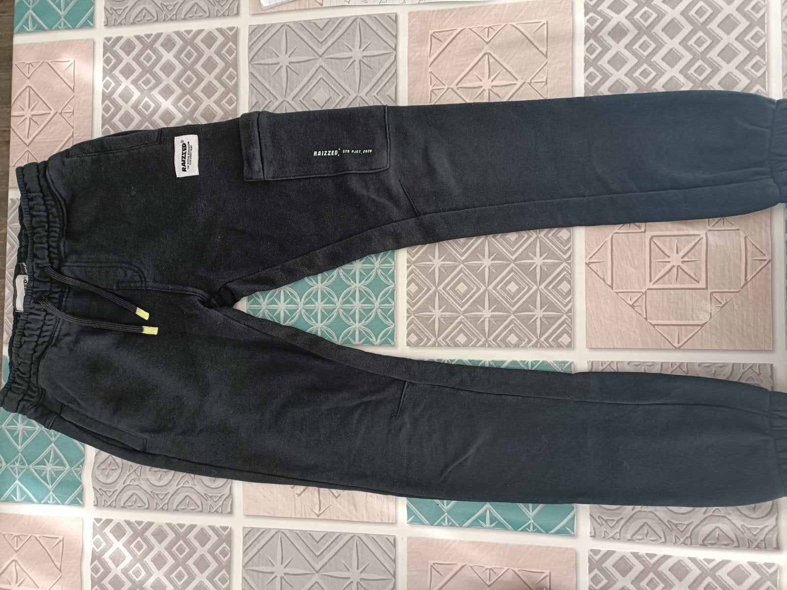 Raized joggingbroek maat 140 - gedragen maar goede staat, Kinderen en Baby's, Kinderkleding | Maat 140, Broek, Gebruikt, Raized