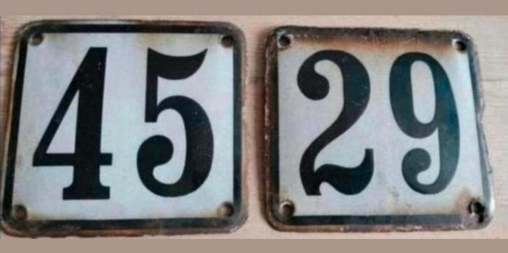 De laatste echte oude emaille huisnummers 29 en 45, Antiek en Kunst, Antiek | Emaille, Ophalen of Verzenden
