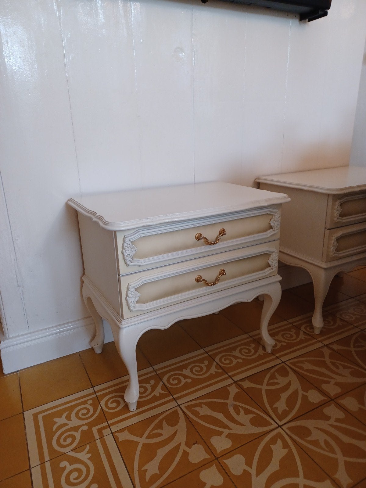 Vintage Queen Anne Ladenkast - Crème met Gouden Handgrepen, Ophalen of Verzenden