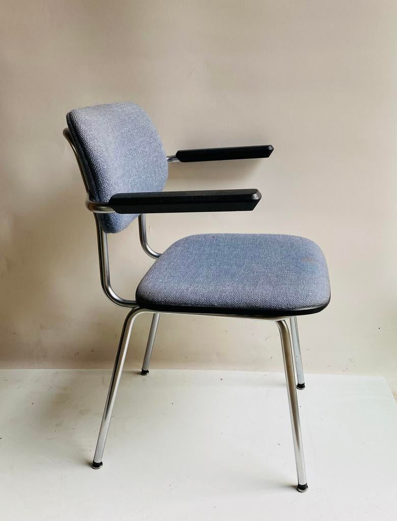 Gispen stoel met armleggers model 1235