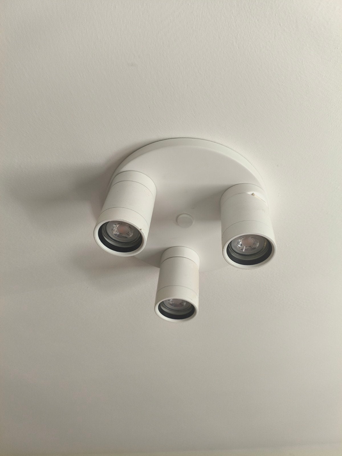 Ikea Nymane witte plafondspot met 3 richtbare lampen, Ophalen of Verzenden, Zo goed als nieuw, Metaal, Modern