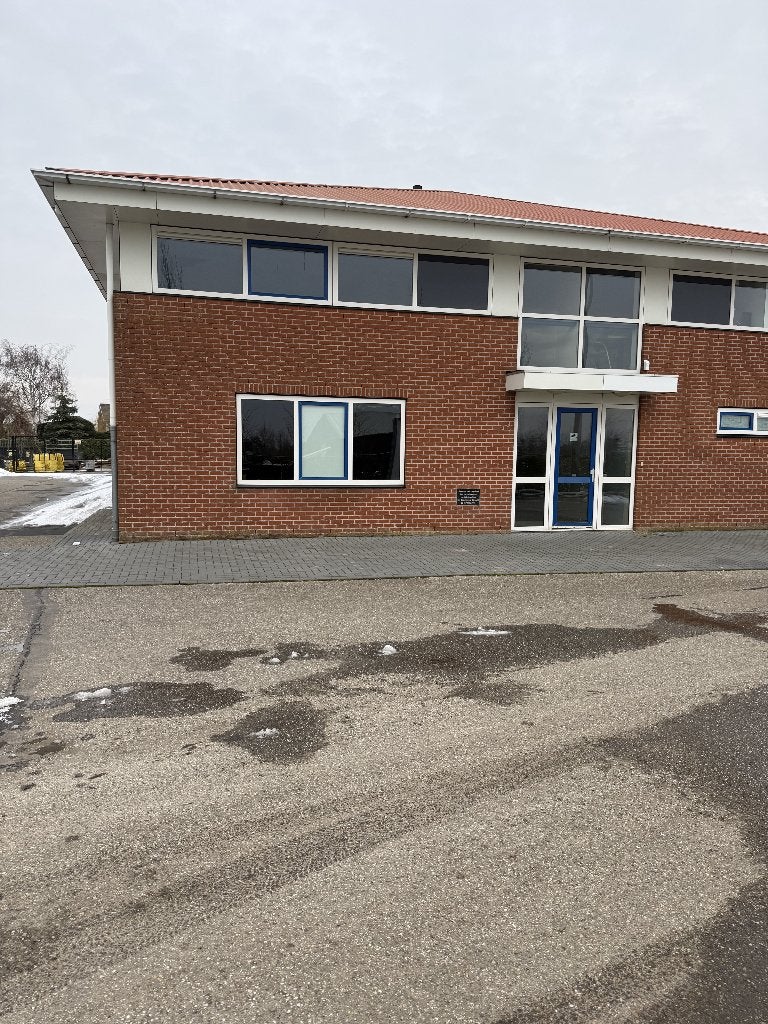 Bedrijfspand Piershil - kantoor + hoge werkplaats mogelijk, Zakelijke goederen, 94 m², Koop, Bedrijfsruimte