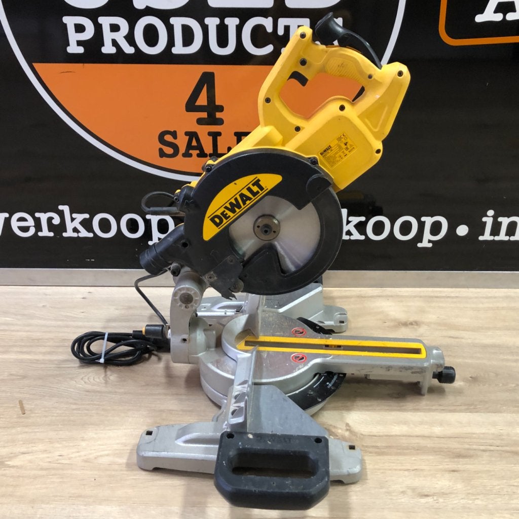 DeWalt DWS774-QS Afkortzaag | Gebruikt, Dewalt, Gebruikt, Support@dewalt.com, 701 E. Joppa Road
Towson, MD 21286
USA