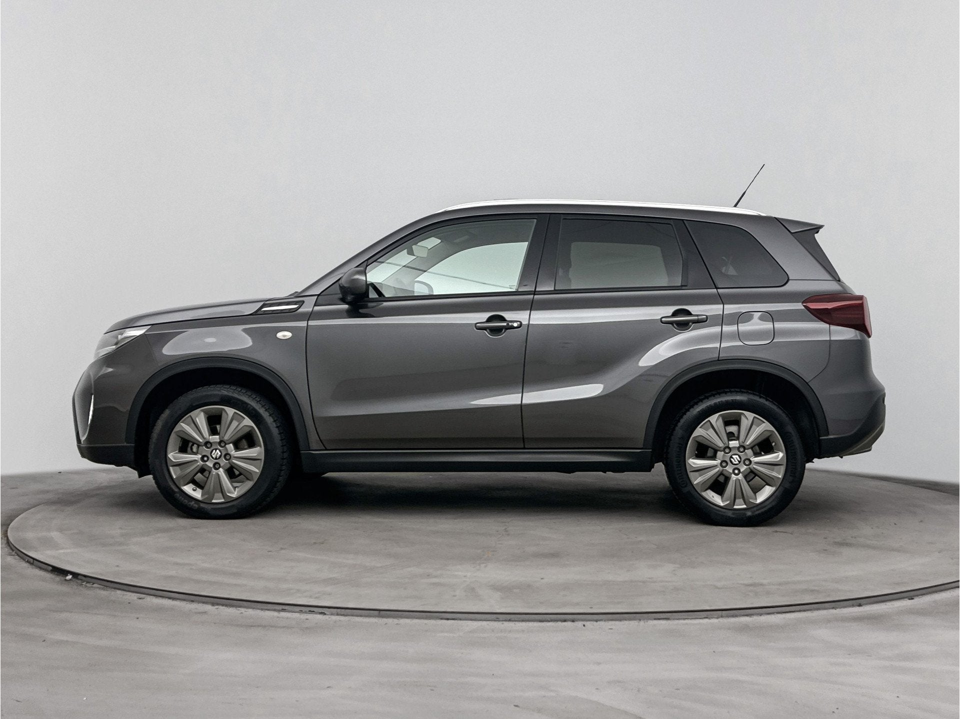 Suzuki Vitara 1.5 Hybrid Select | Navigatie | Dodehoek-detec, 12 maanden, Stof, Gebruikt, 4 cilinders