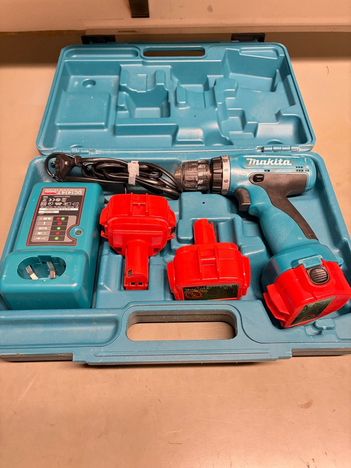Foto 2 van Makita 6270DWAE3 Accuboormachine met lader en 3 accu's