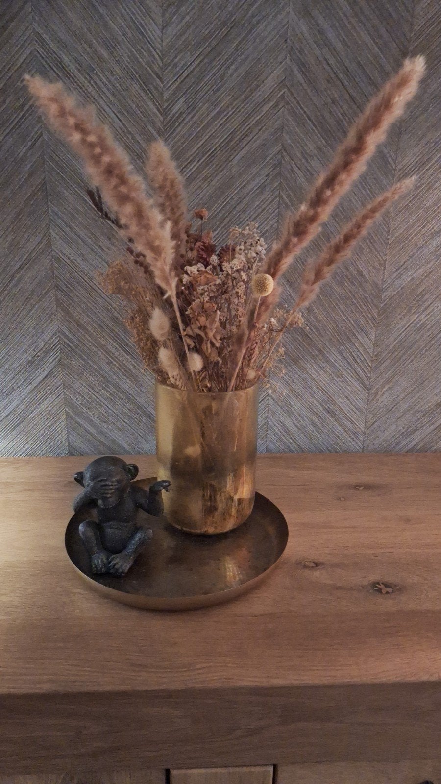 Vaas met kunstbloemen, plateau en aapje, Ophalen of Verzenden