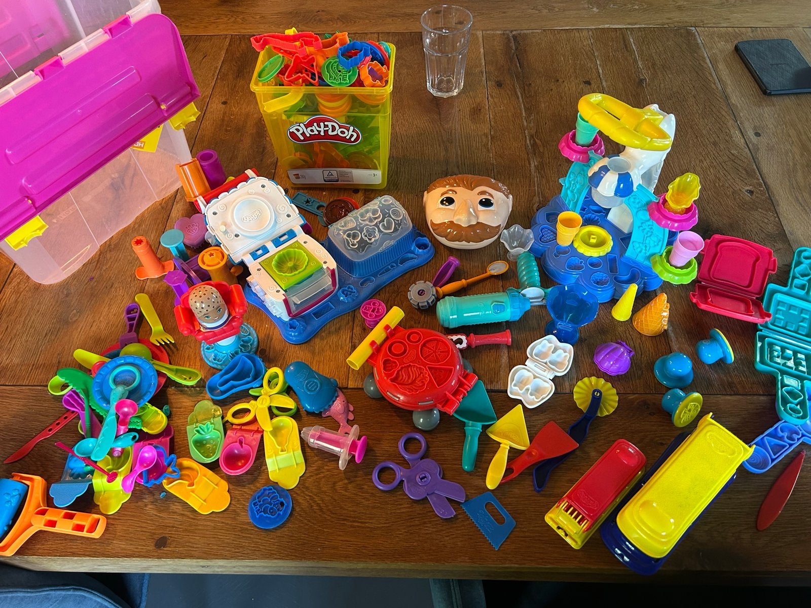 Grote Play-Doh set met veel accessoires, Ophalen of Verzenden, Gebruikt, Knutselen