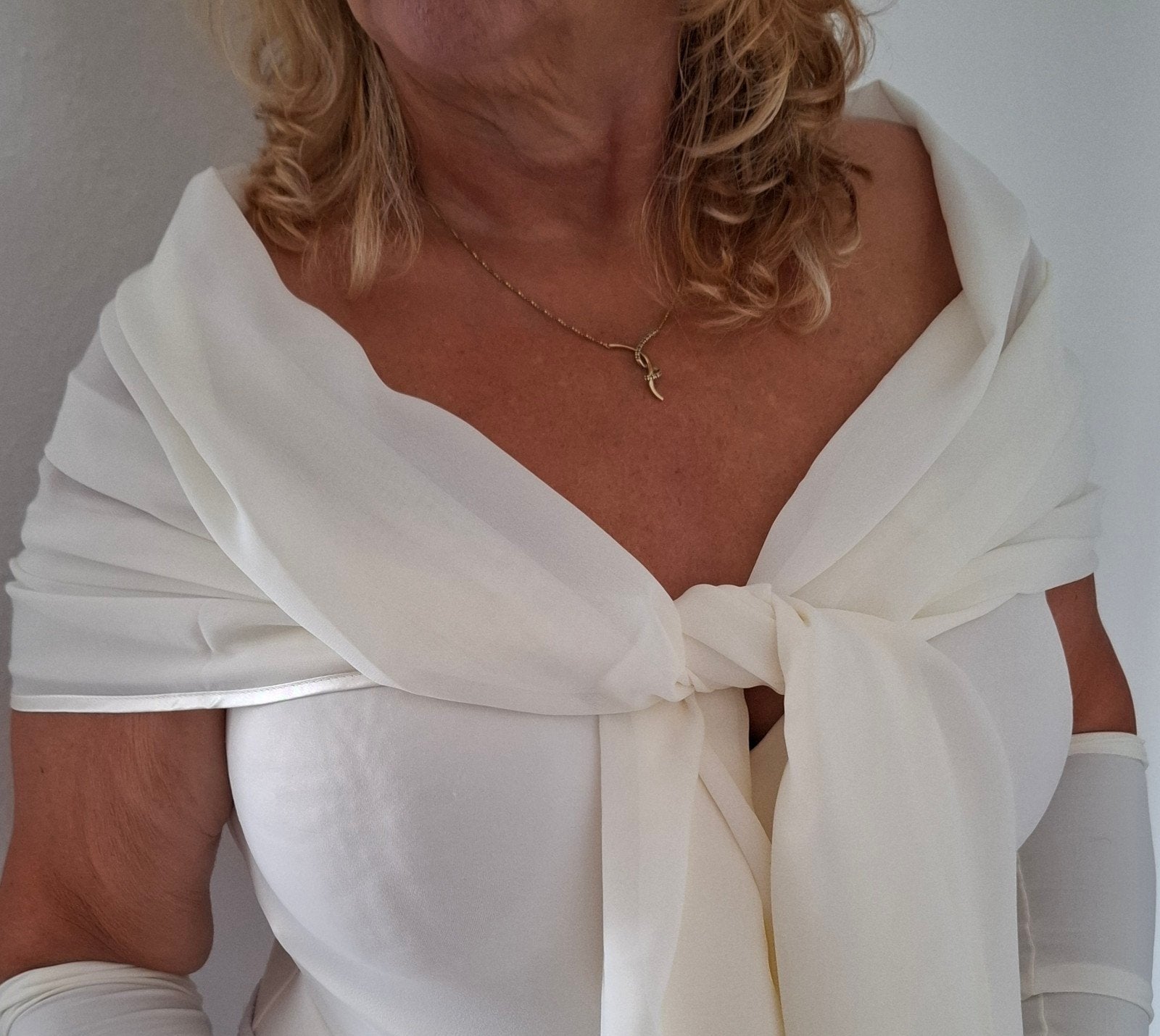 Elegante ivoorkleurige stola/sjaal voor bruid, Overige kleuren, Ophalen of Verzenden, Accessoires, Onbekend