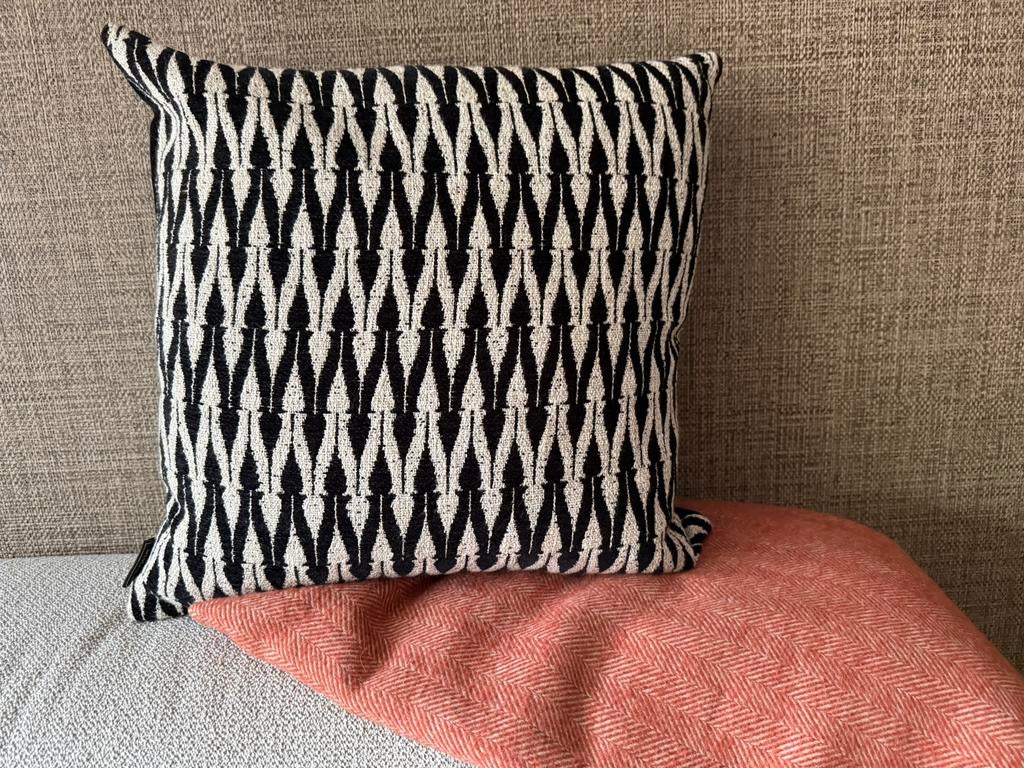Sierkussen, Huis en Inrichting, Woonaccessoires | Kussens, Ophalen of Verzenden, Zo goed als nieuw, Zwart, Vierkant