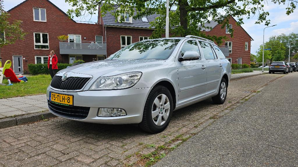 Skoda Octavia 1.8 TSI Elegance | AUT DSG | VOH, Auto's, Skoda, Euro 5, 4 cilinders, Origineel Nederlands, Stationwagon