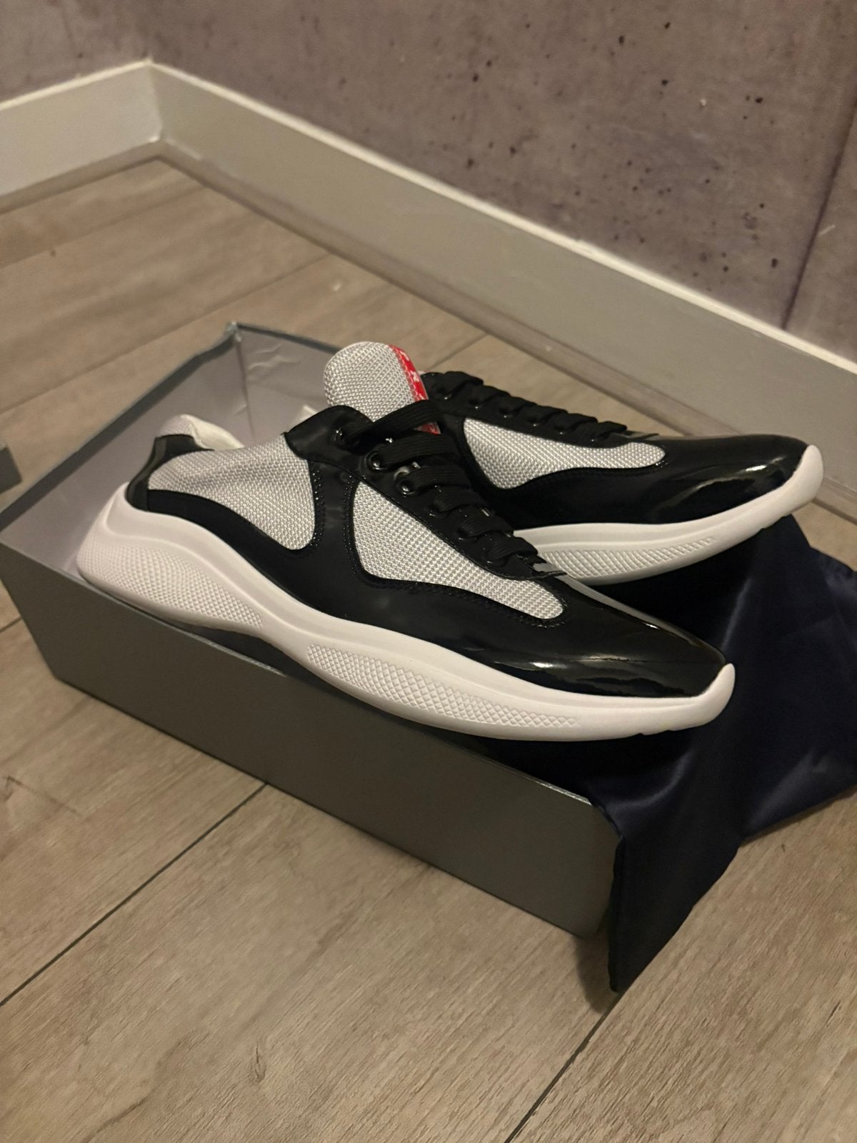Prada cups maat 43, Ophalen of Verzenden, Nieuw, Overige kleuren