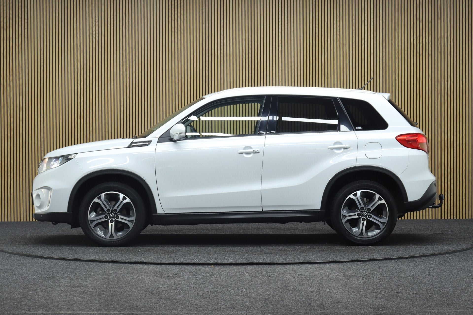 Suzuki Vitara 1.6 High Executive | Trekhaak | Adaptive Cruis, Auto's, 4 cilinders, 400 kg, Wit, Handgeschakeld