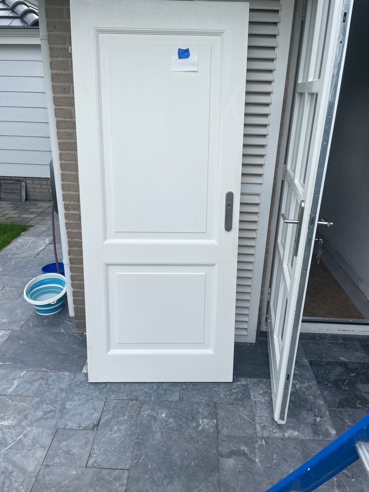 Witte binnendeur met paneel en deurbeslag, 80 tot 100 cm, Binnendeur, Ophalen of Verzenden, Zo goed als nieuw