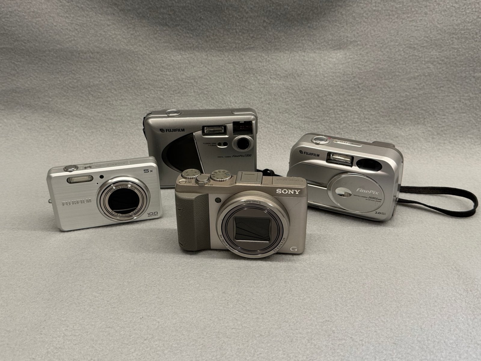 Lot van 4 digitale camera's (Sony & Fujifilm), Ophalen of Verzenden, Gebruikt, Compactcamera, Sony