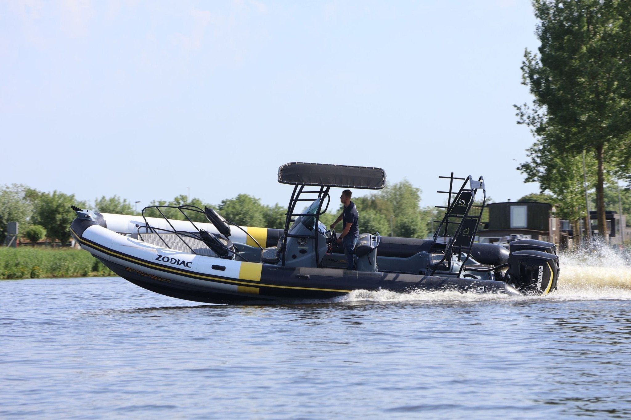 ZODIAC 850 PRO, Gebruikt, Benzine, Zodiac