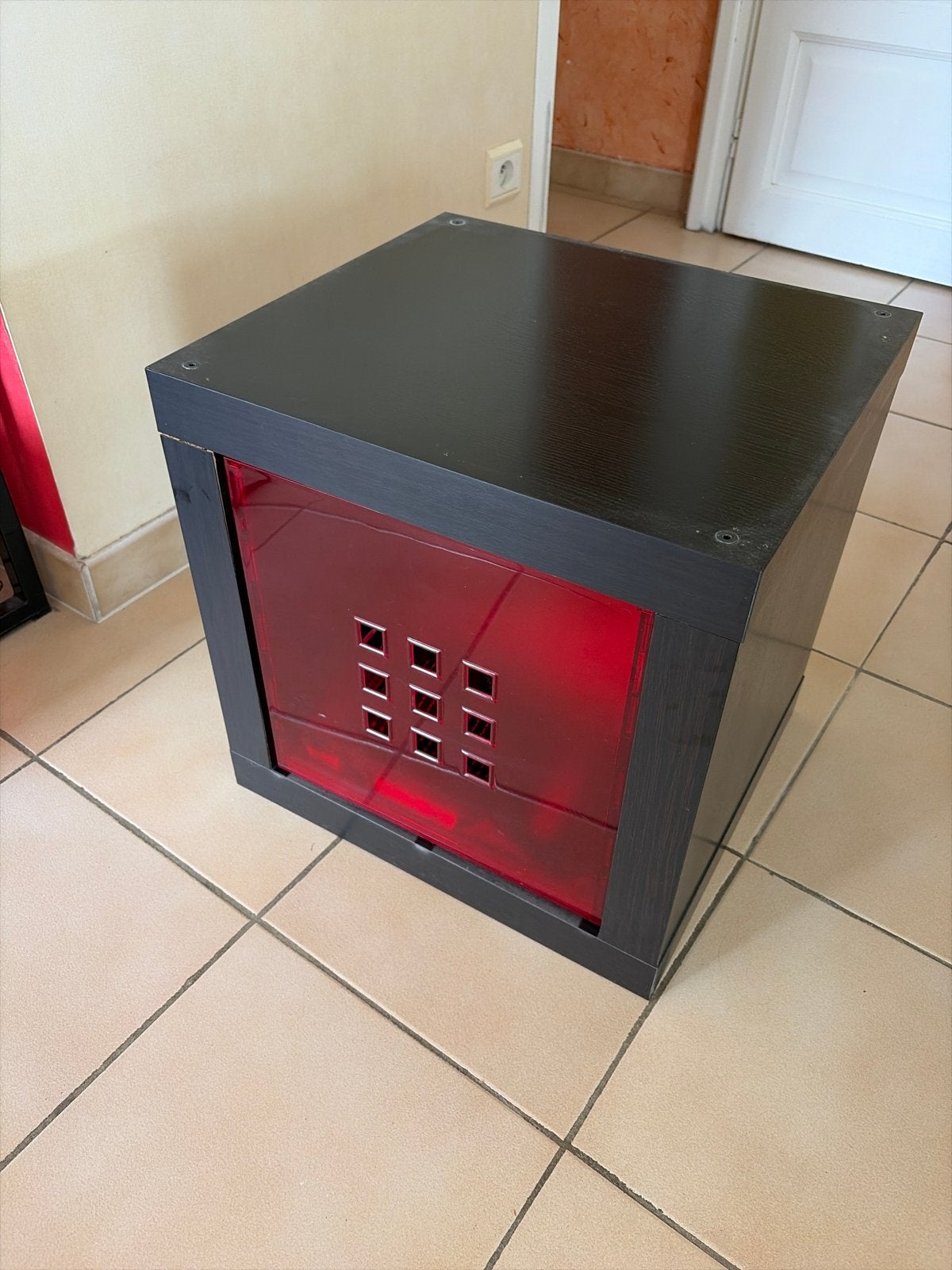 IKEA Kastje met rode lade - Handig en compact, Ophalen, Zo goed als nieuw