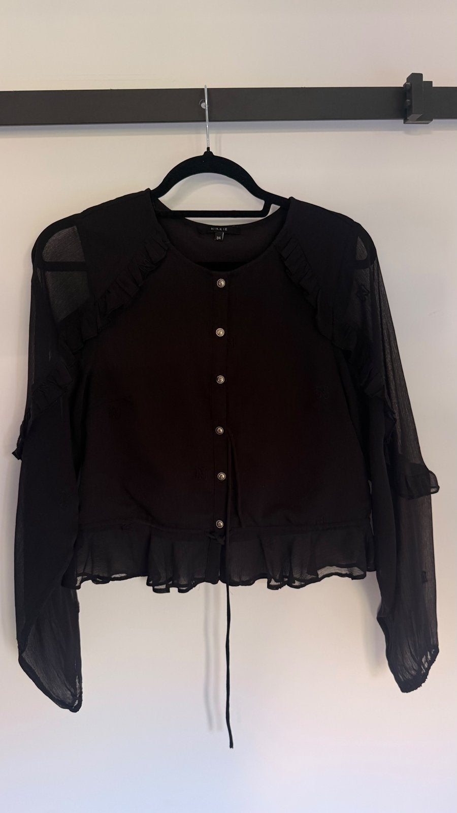 Nikkie Zwarte Blouse met Knoopjes - Maat 34, Ophalen of Verzenden, Gedragen, Maat 34 (XS) of kleiner, Zwart