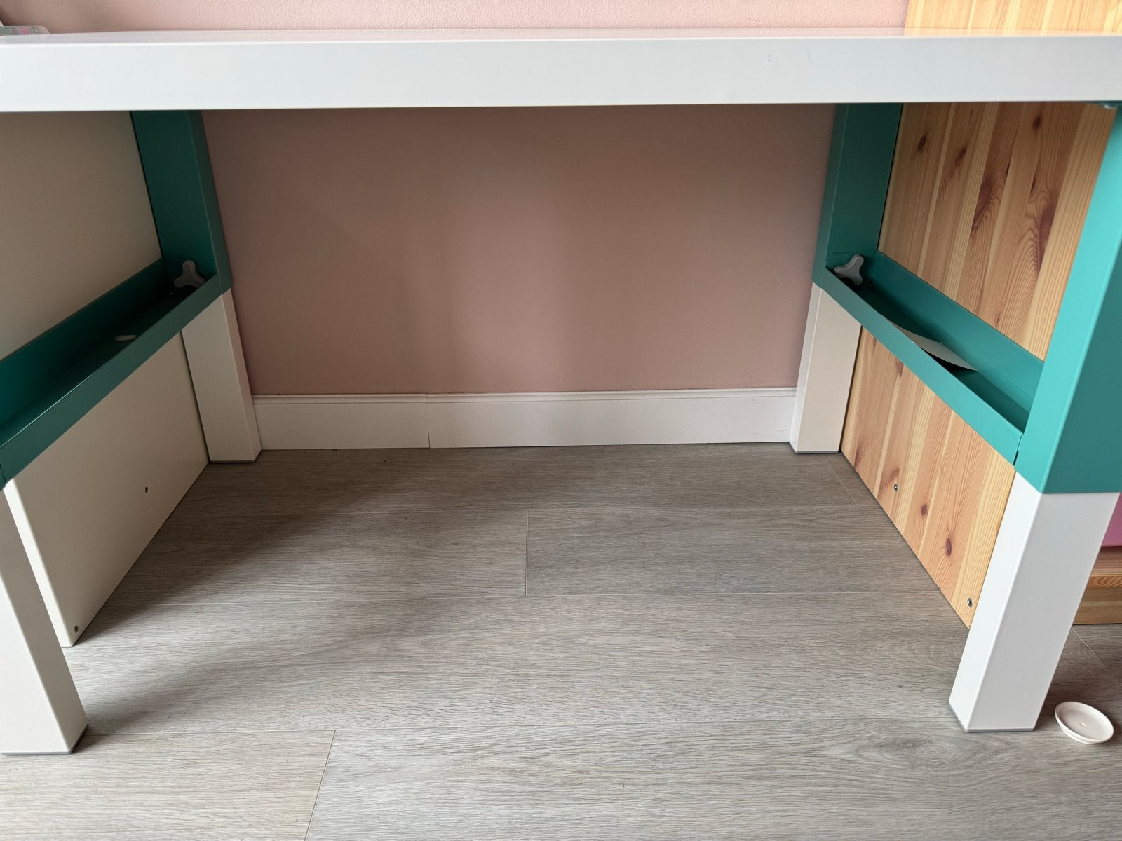 Wit bureau met turquoise accenten en opbergruimte, Ophalen, Gebruikt, 96 cm, In hoogte verstelbaar