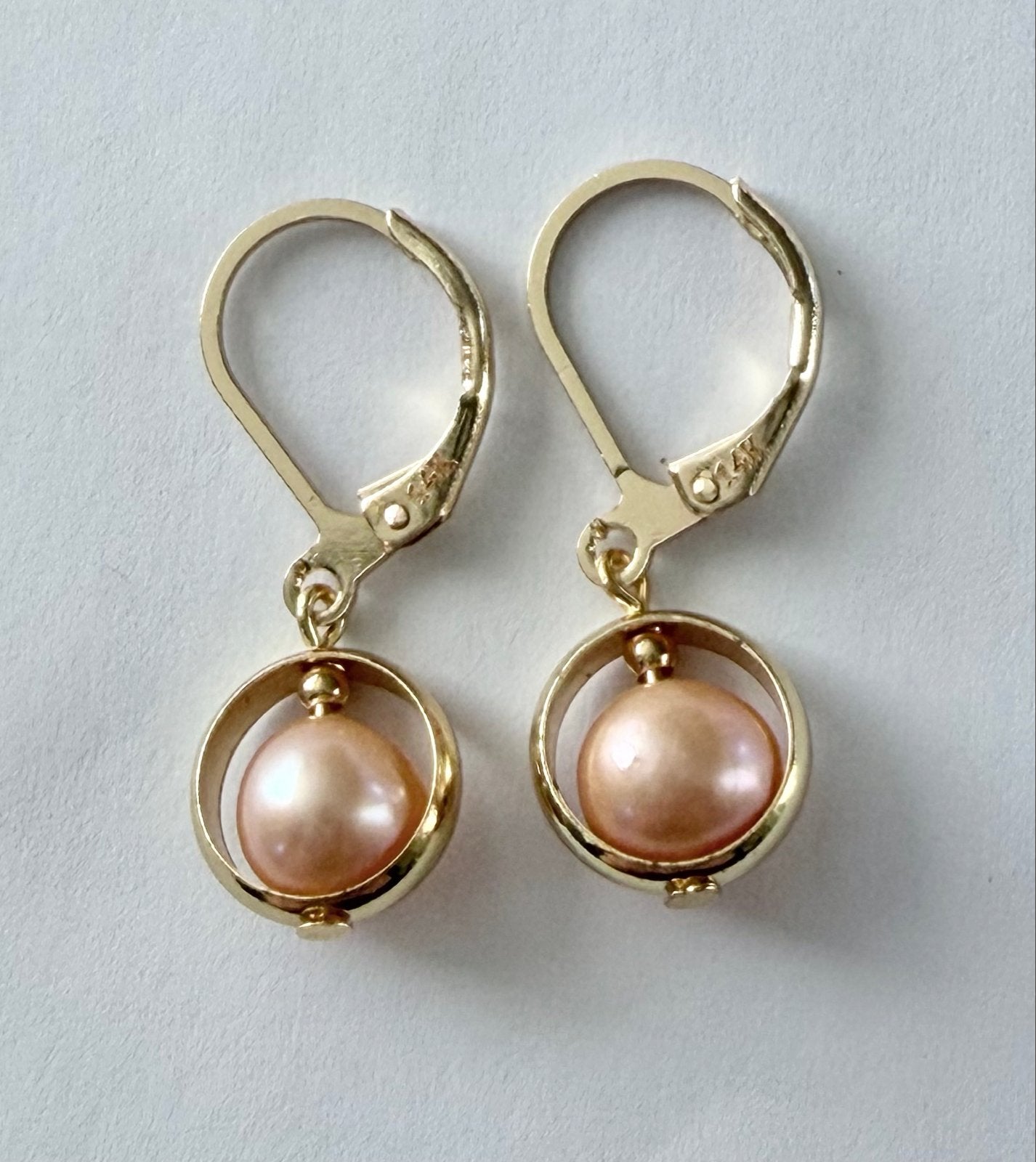 Elegante Parel Oorbellen met Roze Parel en 14K, Hangers, Nieuw, Ophalen of Verzenden, Met edelsteen