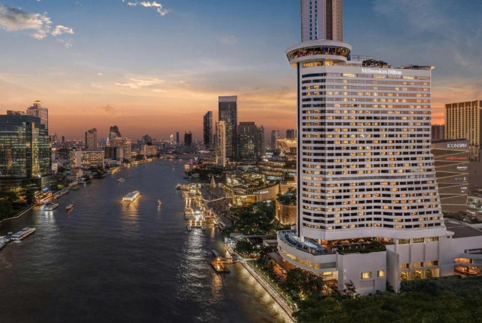 Hotel overnachting Hilton Bangkok 23-28 mei, Tickets en Kaartjes, Hotelbonnen, Twee personen, 3 overnachtingen of meer