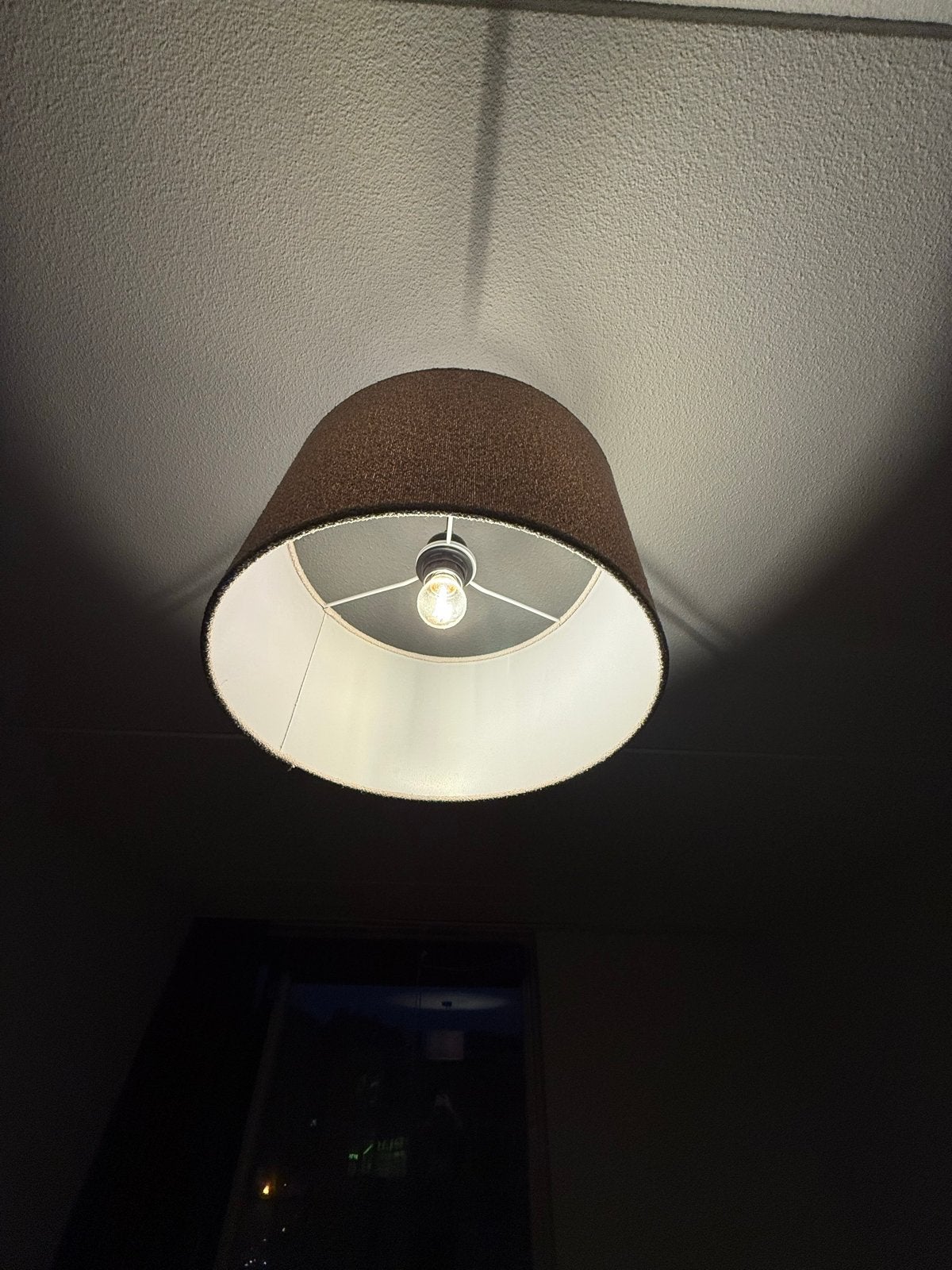 Stijlvolle hanglamp met bruine stoffen kap 2 stuks, Ophalen, Met kap, Textiel, E27 (groot)