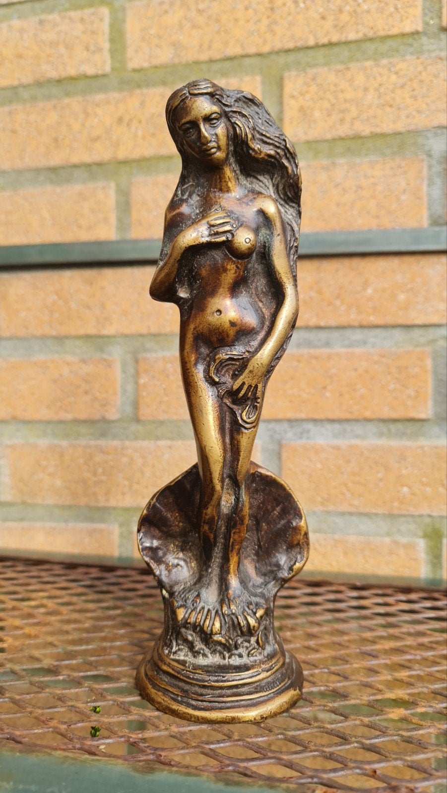 Bronzen beeld van een vrouw, mogelijk Venus, Antiek en Kunst, Ophalen of Verzenden, 20 - 50 cm, Beeld, Bruin