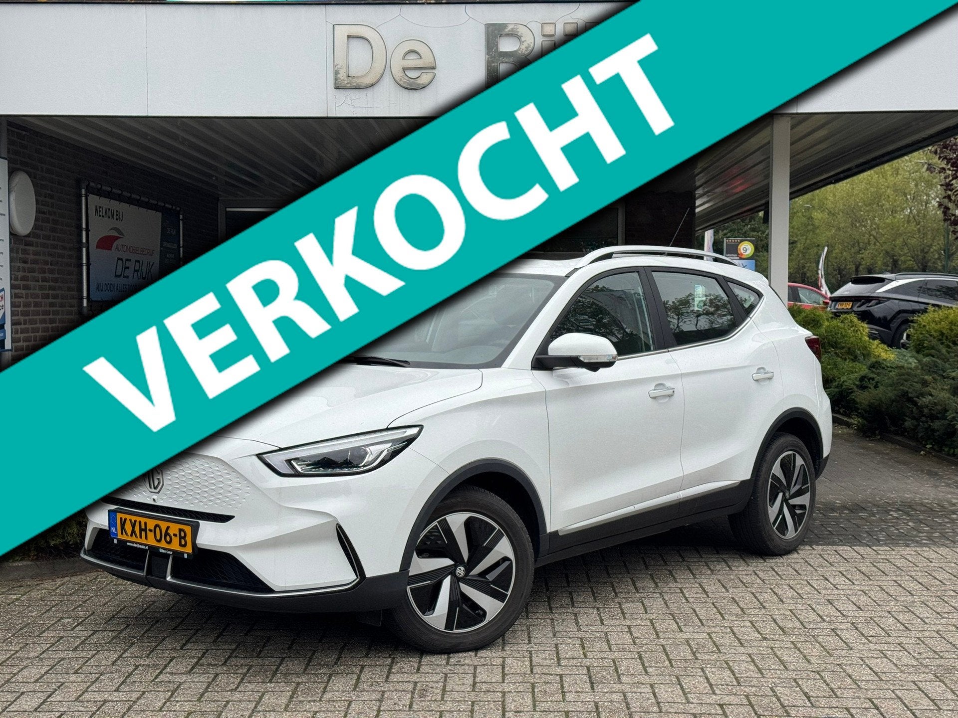 MG ZS EV Long Range Luxury 70 kWh | SOH 95% | Pano, Leder, C, Auto's, Dealer onderhouden, Gebruikt, Zwart, ZS