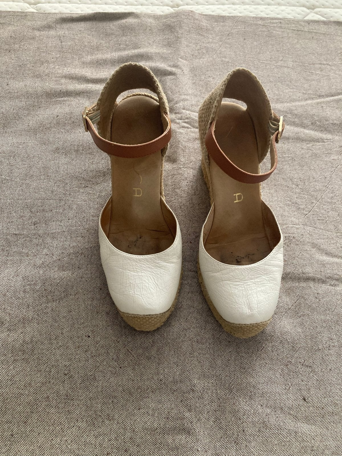 Unisa Espadrilles wit leer maat 37, hakhoogte 8,5 cm, Wit, Ophalen of Verzenden, Espadrilles of Moccasins, Gedragen