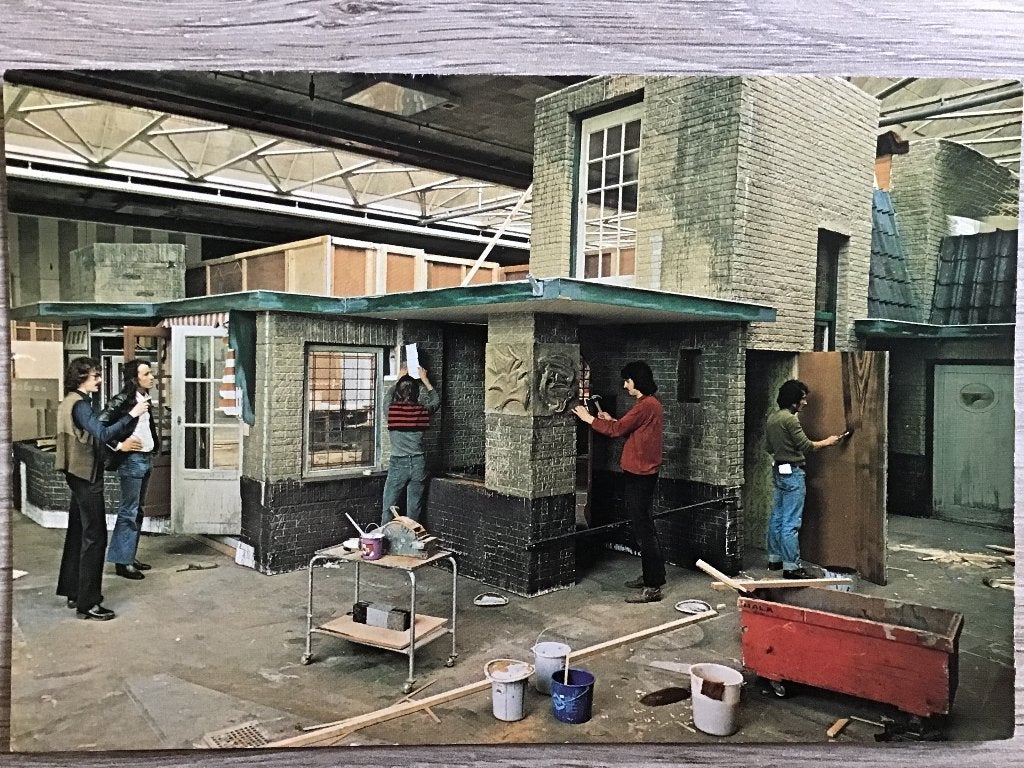 Decoropbouw NOS Omroepkwartier Hilversum Ansichtkaart, Verzamelen, Ansichtkaarten | Nederland, Ophalen of Verzenden, 1960 tot 1980