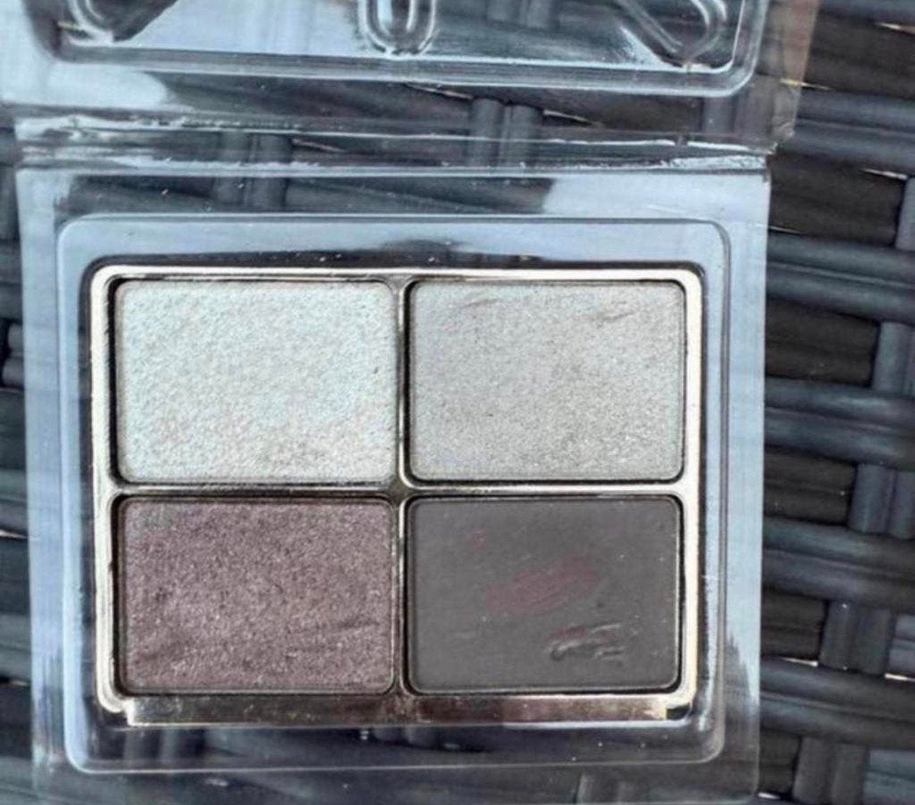 Oogschaduw paillette Estee Lauder 05 grey haze pure color, Sieraden, Tassen en Uiterlijk, Uiterlijk | Cosmetica en Make-up, Verzenden