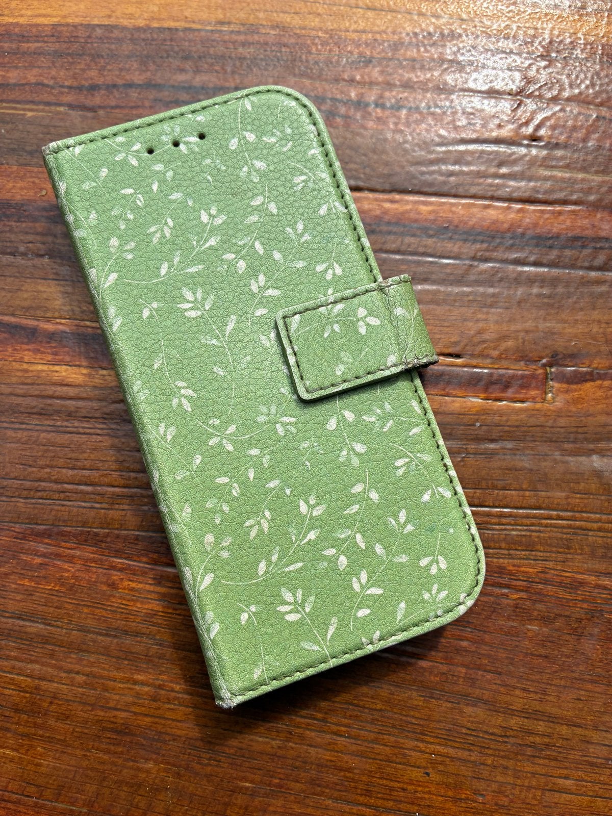 Hoesje voor iPhone SE  - Groen met bladerenpatroon, Telecommunicatie, Pasjeshouder, Overige merken, IPhone SE (2016), Ophalen of Verzenden